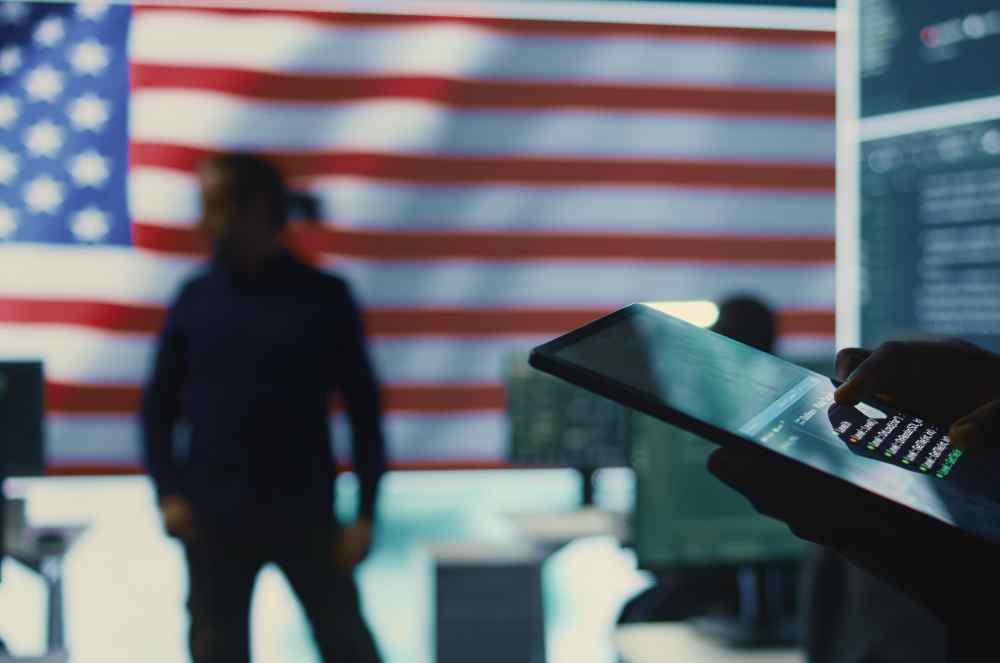 Taxação dos EUA e soberania digital: Sthefano Cruvinel, do Grupo Cruvinel, comenta riscos e cenário geopolítico tecnológico